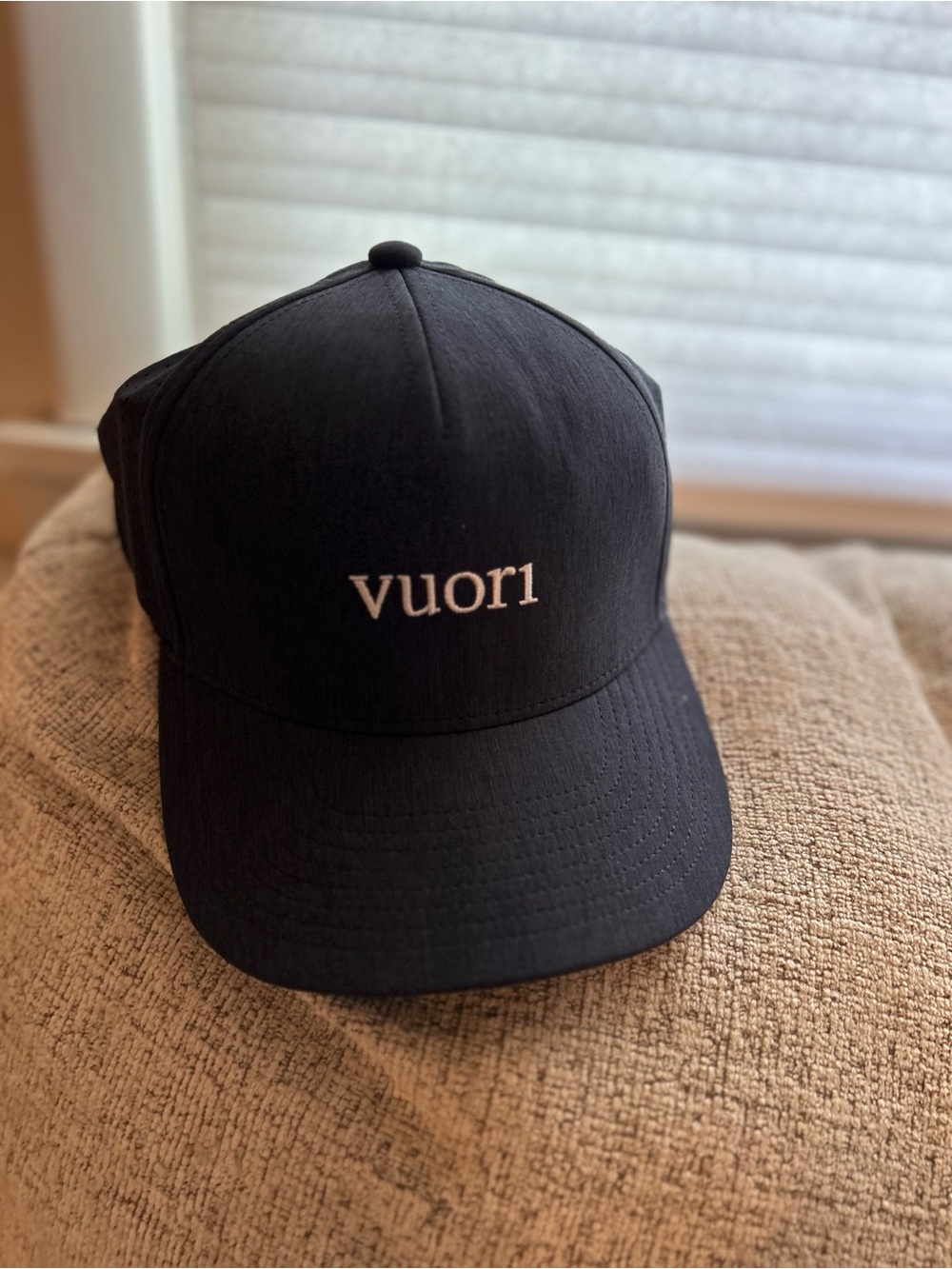 Vuori Men’s Hat Charcoal Gray
